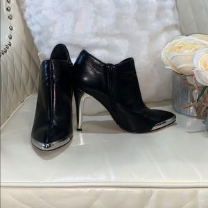 Chinese Laundry shoes Size 6.5 Black with silver